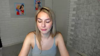 miss_jenni15 rubbing  with a very wet creamy pussy 2022 webcam