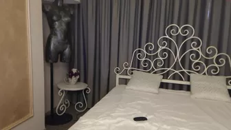 minny_mae sweet thing masturbates shaved cunt